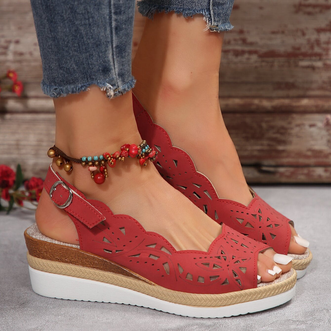 Dame wedge-sandaler med filigran laser-cut dekoration og komfortabelt fodseng Stilla