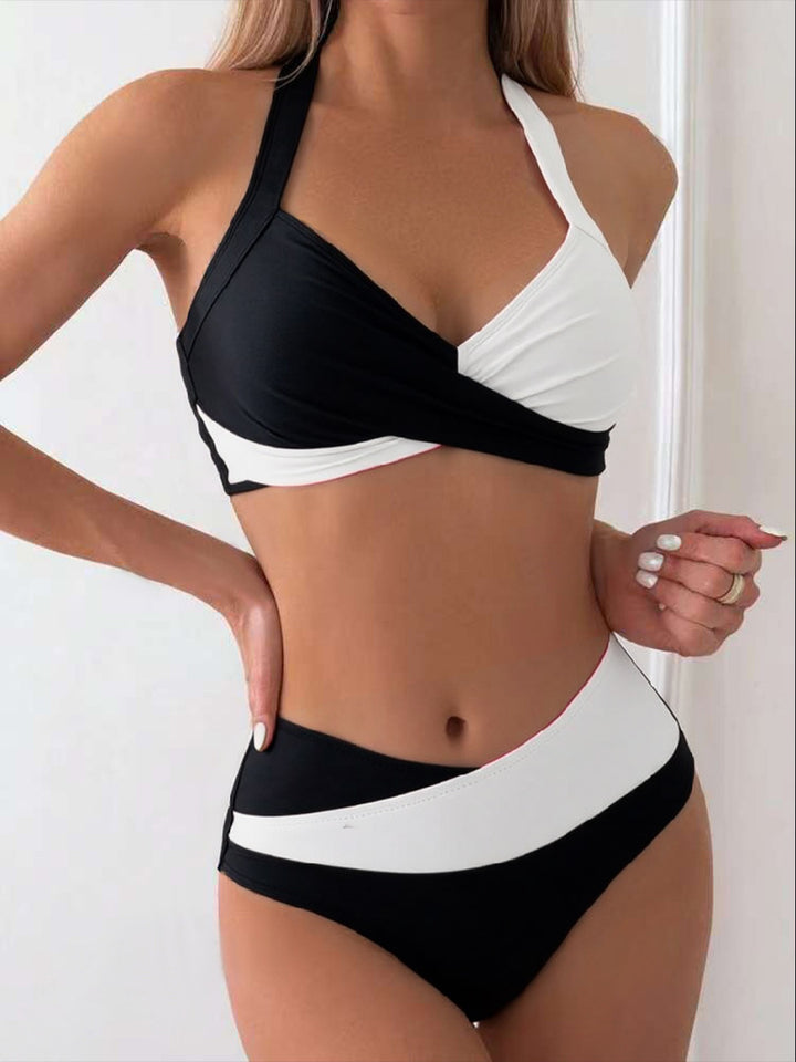 Dame moderne bikini med asymmetrisk snit og kontrastdetaljer Skovae