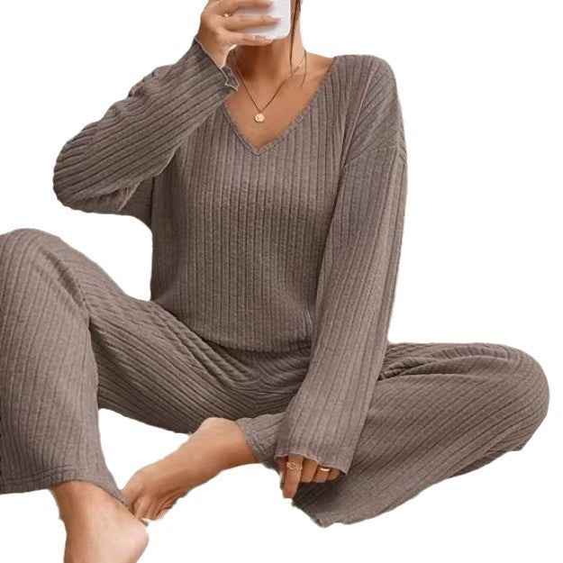 Dame loungewear-sæt med afslappet V-udskæring og ribstruktur Stilla