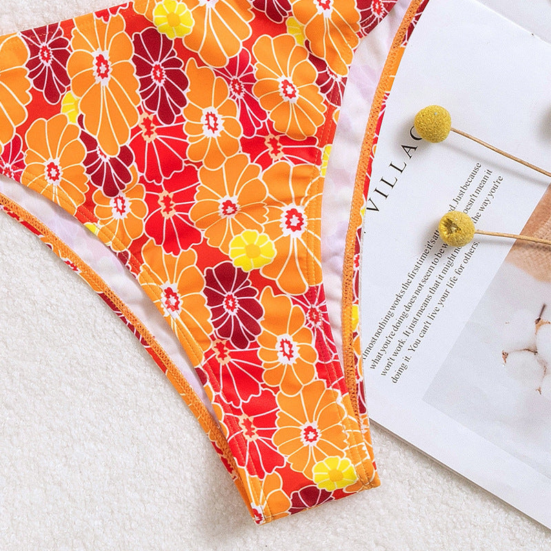 Dame trekantet bikini med farverigt blomsterprint og justerbare stropper Skovae