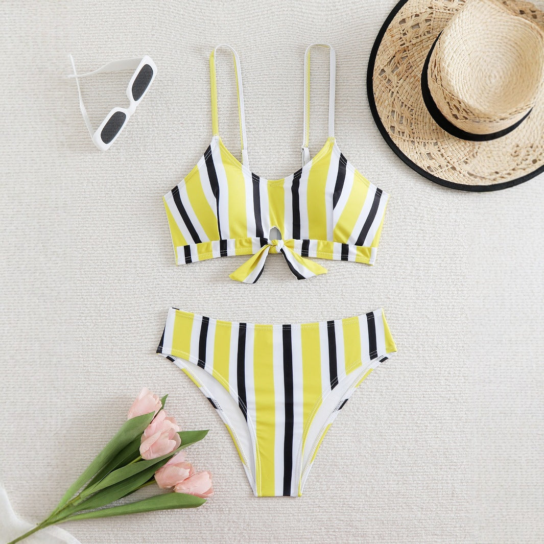 Damer Bikini-sæt med moderigtigt knude-front design og farverigt stribemønster Stilla