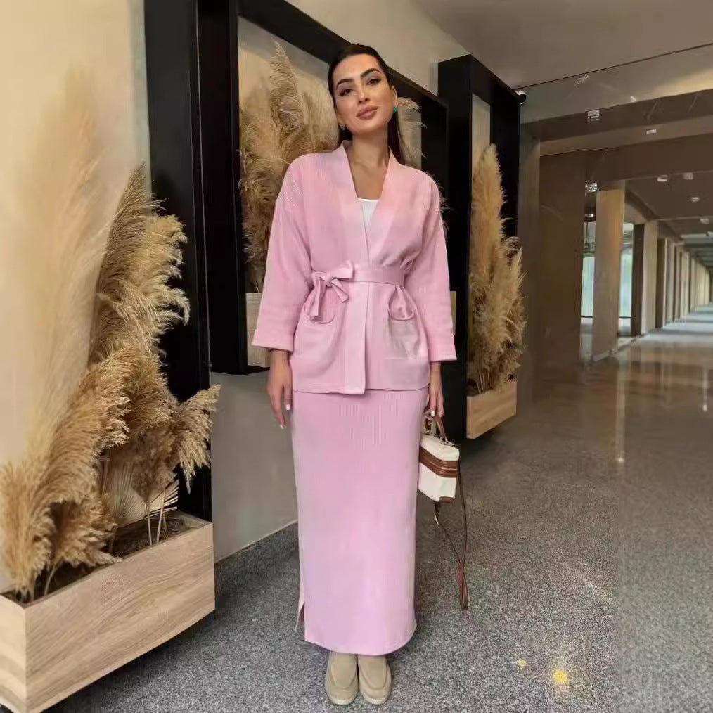 Kvinders elegante blyant kjole med stilfuld blazer jakke og praktiske lommer Stilla