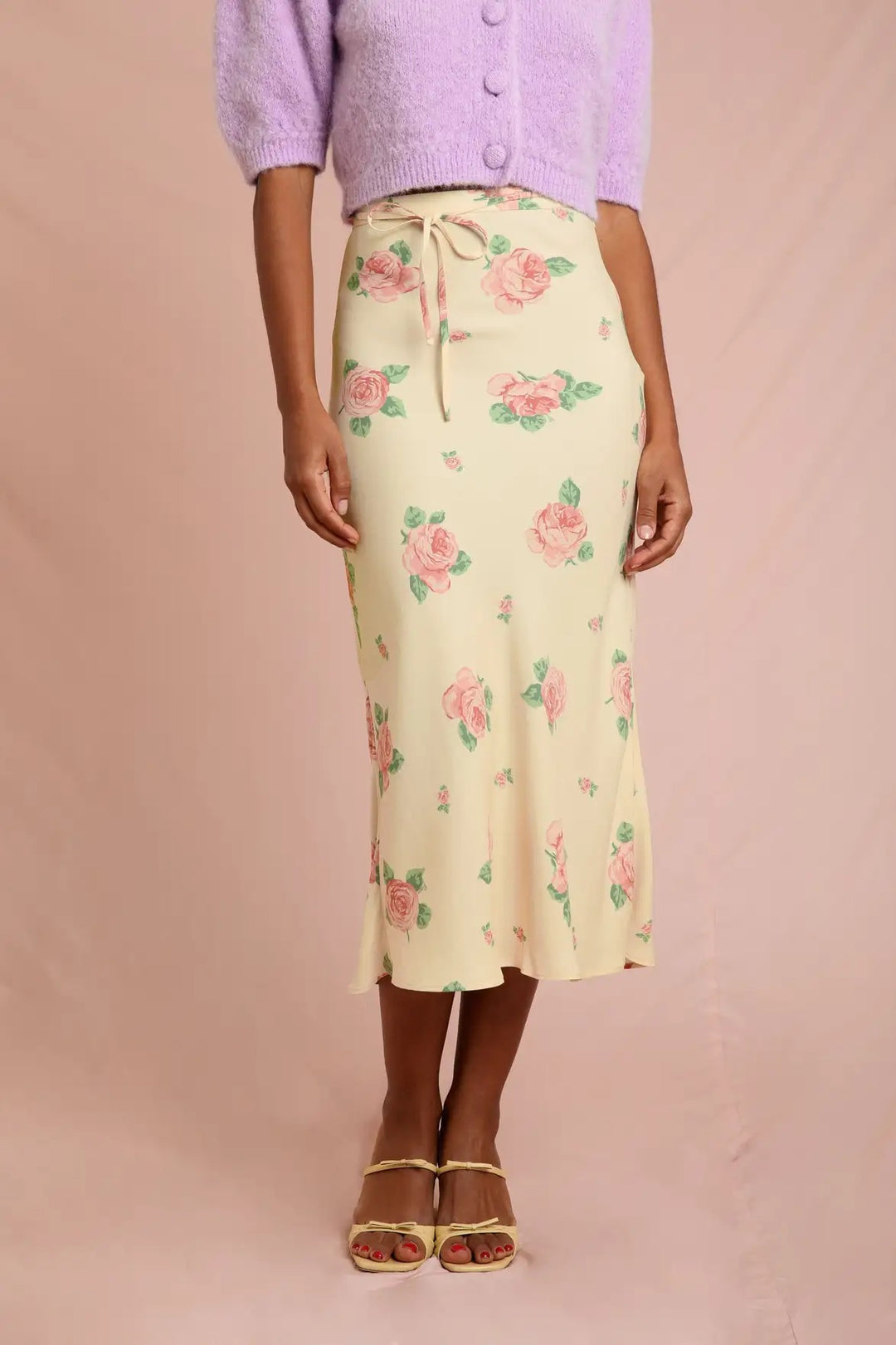 Dame midi-nederdel med flydende snit og blomsterdesign Stilla