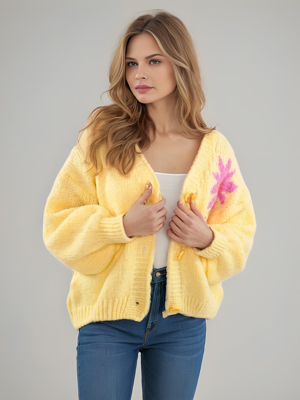 Damer legende cardigan med farverigt blomstermønster og store knapper Stilla