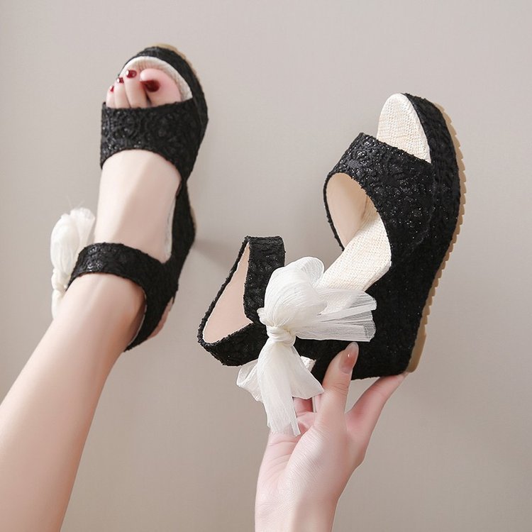 Dame nan romantisk kilehælsandalette med spidse detaljer og organza-sløjfe Skovae