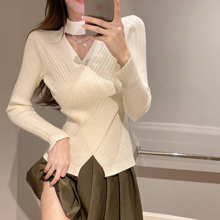Kvinders elegante indpakningsbluse lavet af ribbet strikmateriale Skovae