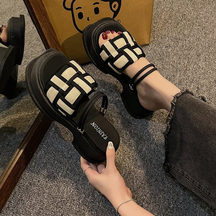 Dame Plateau-sandaler med innovativt ternet mønster og justerbar rem Stilla