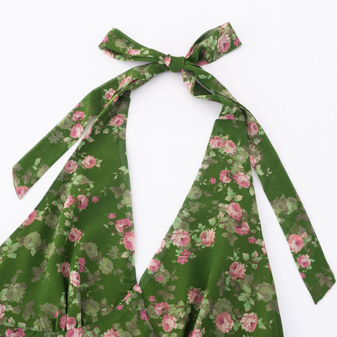Dame Maxikjole med dyb V-hals og legende blomsterprint Stilla