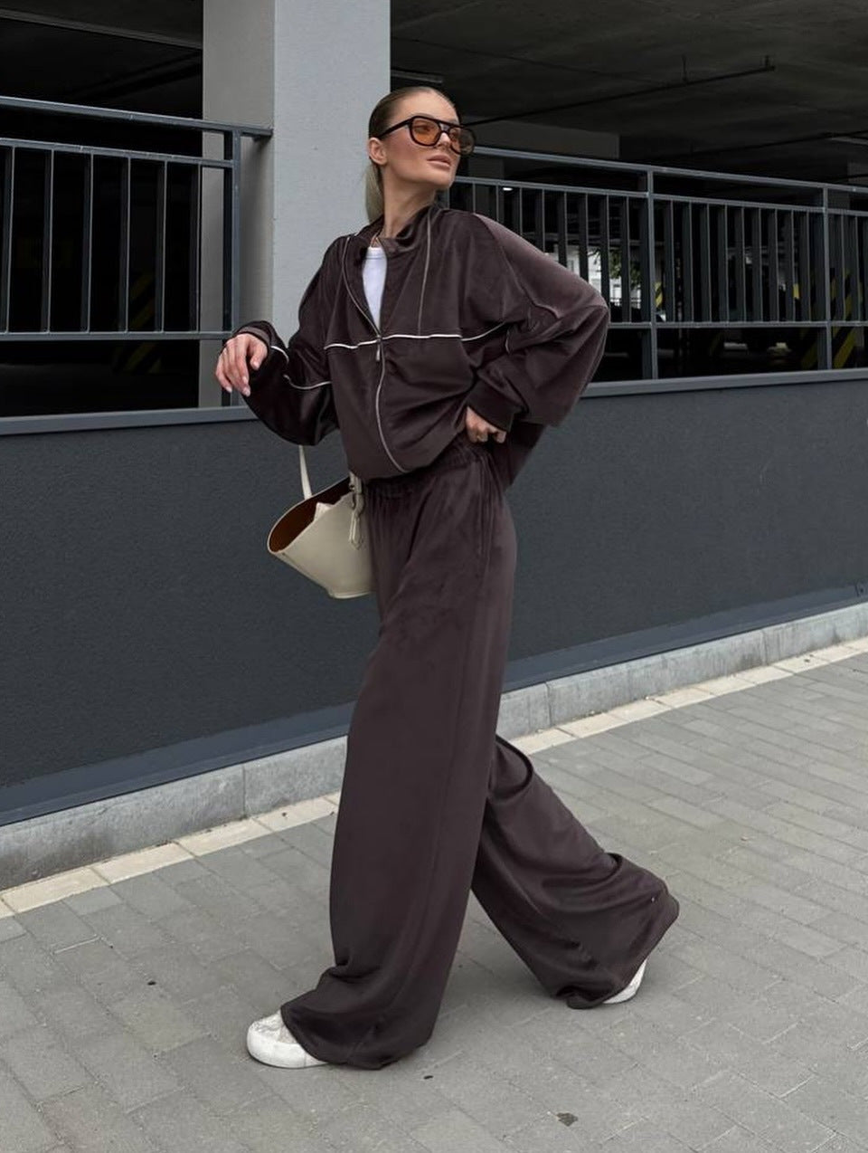 Damer sporty velour lounge sæt med høj talje og bredskårne bukser Skovae