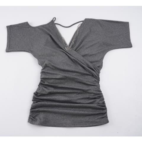 Dame wrap top med asymmetrisk skæring og afslappet design Skovae