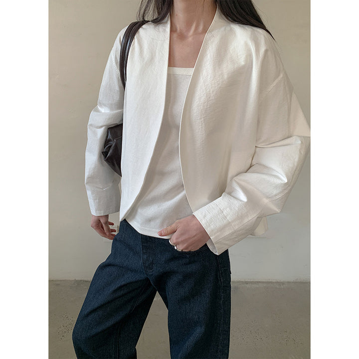 Dame stilfuld kort jakke i moderne kimono-design med sidelommer Stilla