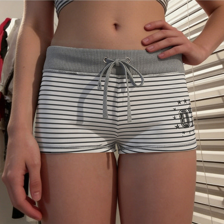 Dame fritidsshorts med raffineret stribemønster og elastisk talje Skovae