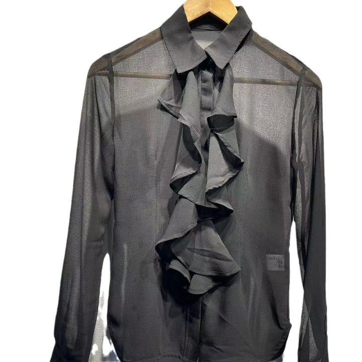 Damebluse med voluminøse flæsedetaljer i sart chiffon Stilla