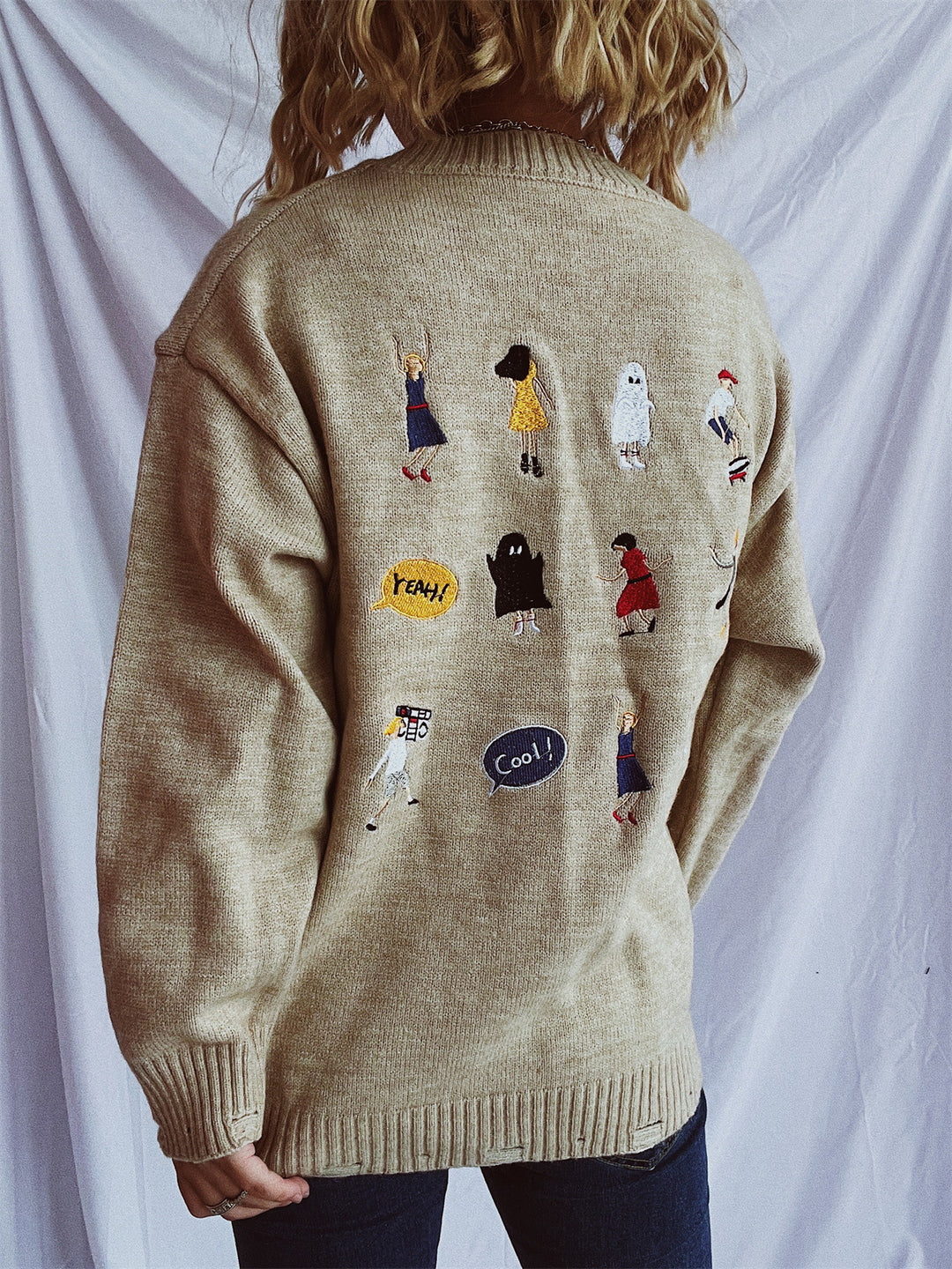 Kvinders cardigan med farverigt motiv Stilla