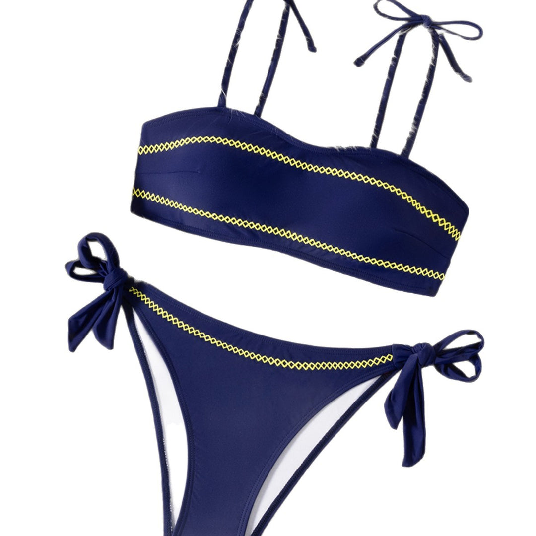 Dame Bandeau-bikini med elegante bindebånd og delikat design Skovae