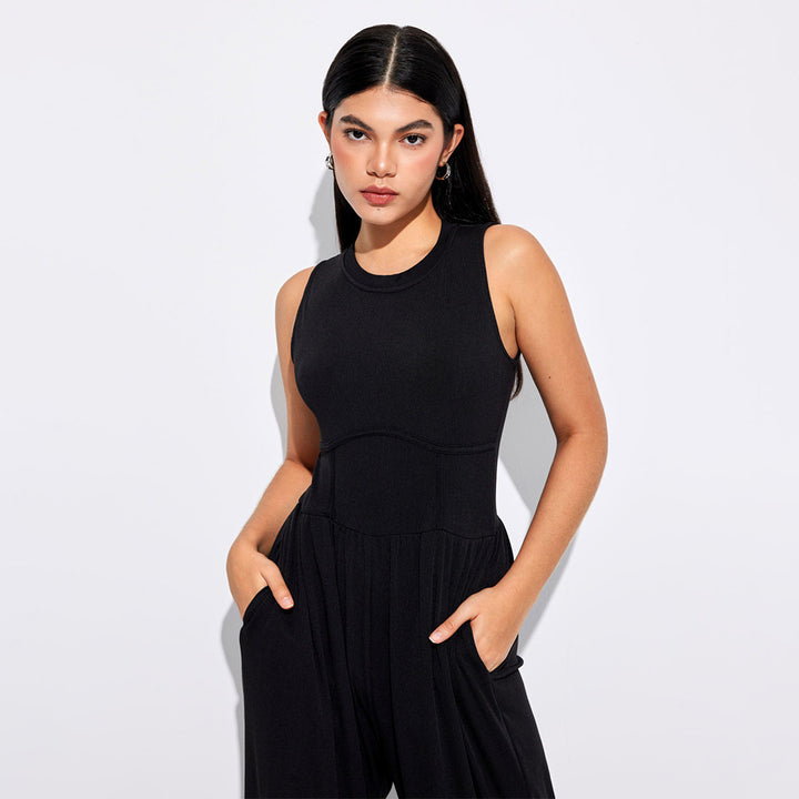 Kvinders jumpsuit med høj talje og praktiske sidelommer Stilla
