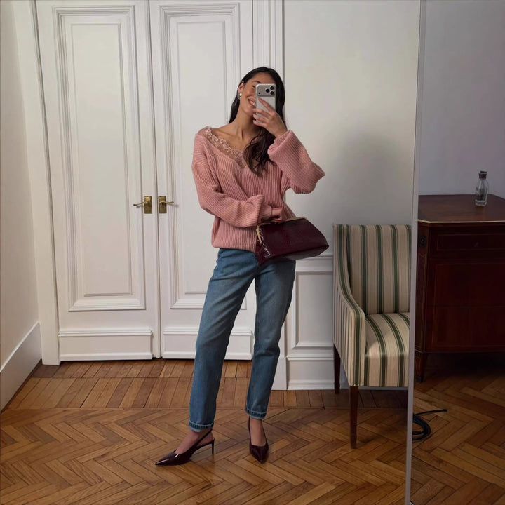 Dames strikket sweater med romantisk blonderkrave Stilla