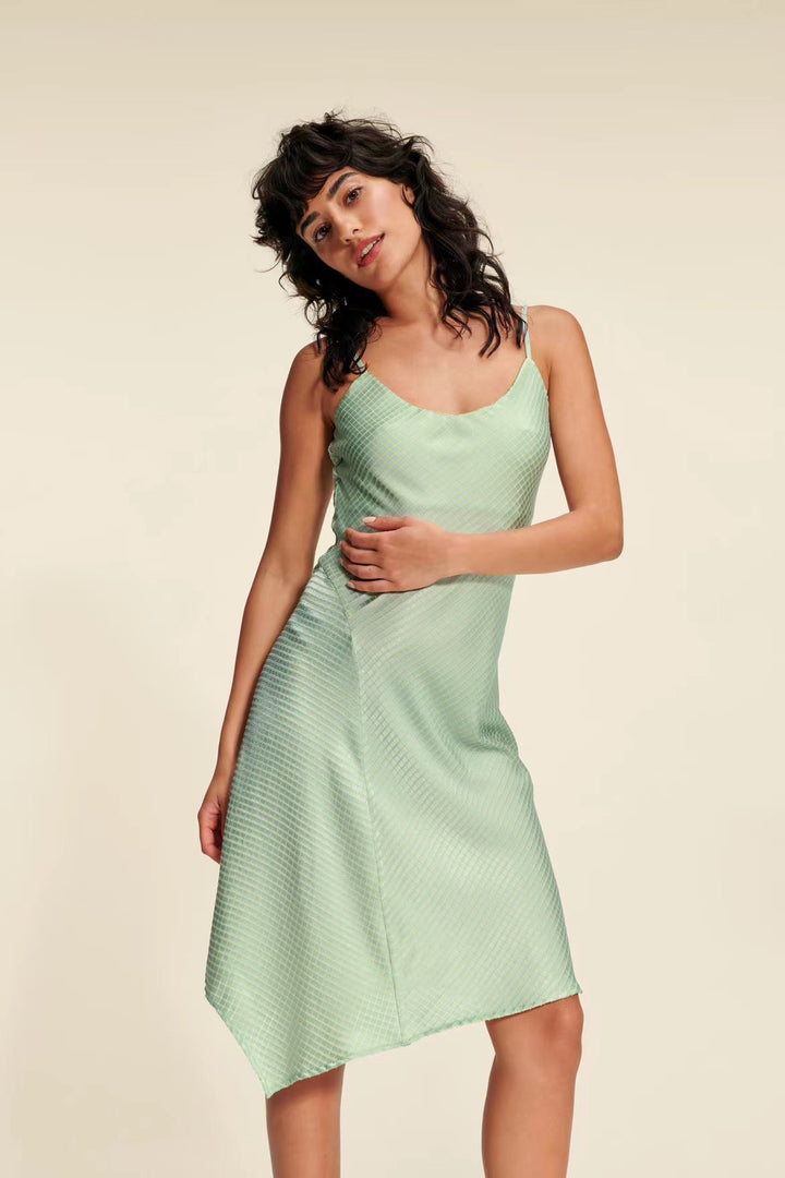 Dame Satin Kjole i elegant snit Stilla