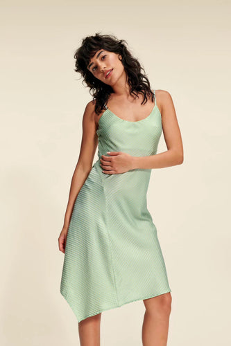 Dame Satin Kjole i elegant snit Stilla