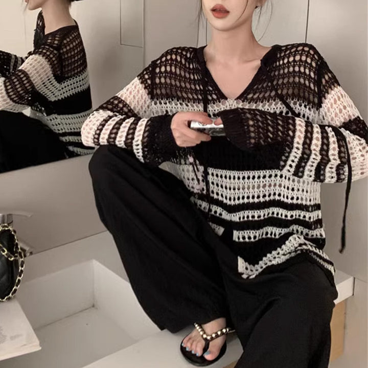 Dame luftig strikket sweater med moderne netdesign og lange ærmer Stilla