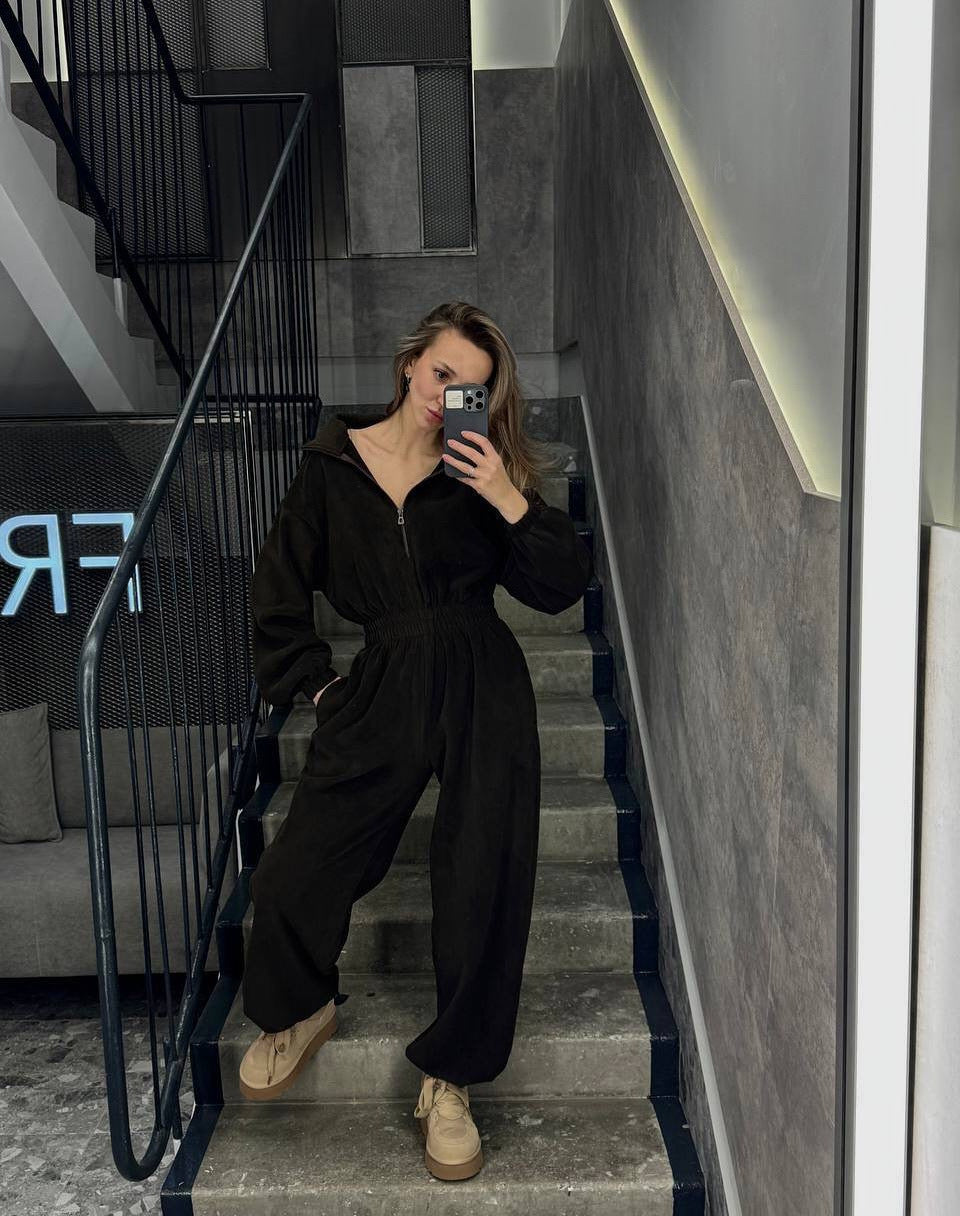 Kvinders fleece jumpsuit med høj krave og elastisk talje
