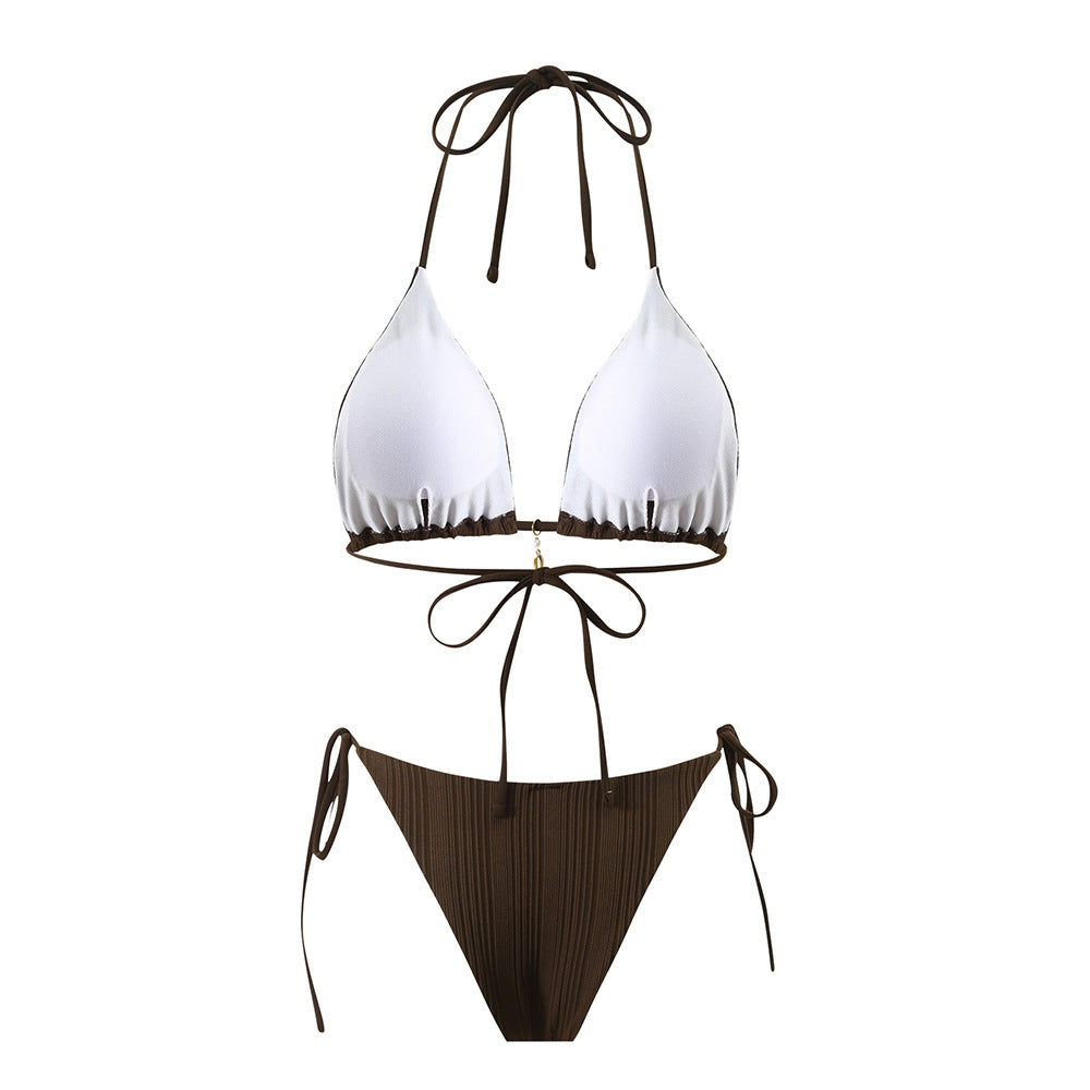 Dame bikini-sæt med moderigtigt ribdesign og elegante detaljesmykker Stilla