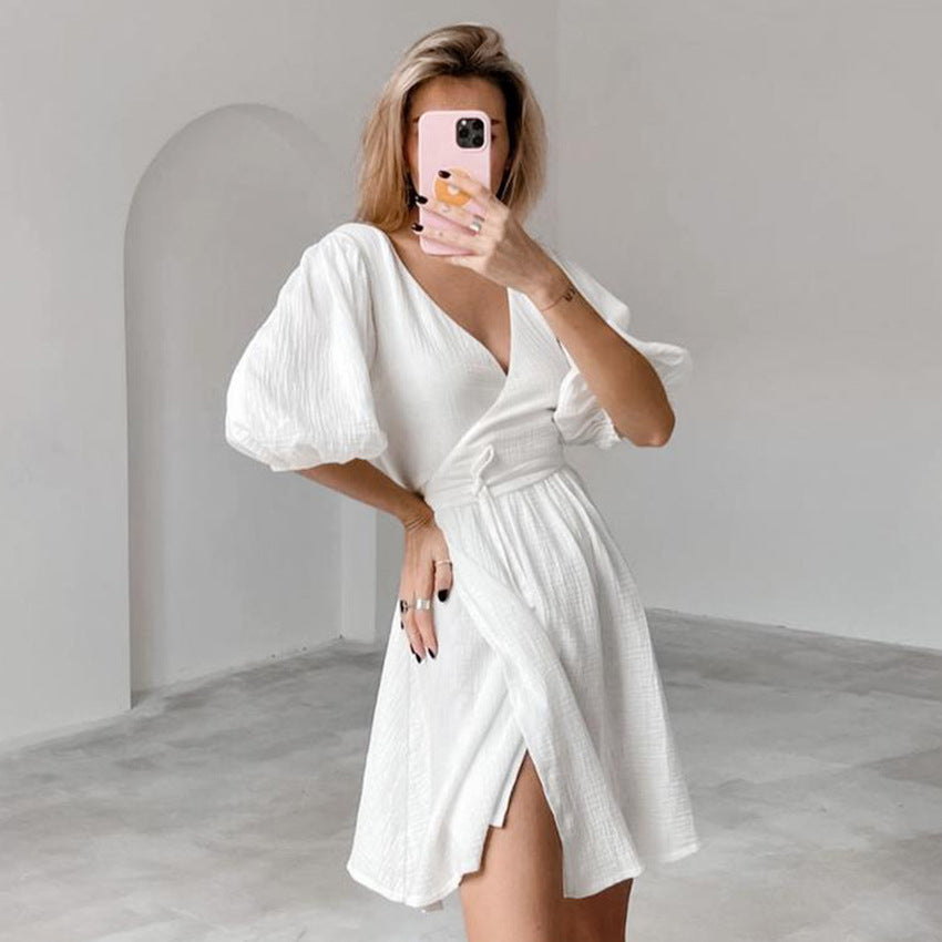 Dame wrap kjole med voluminøse ærmer og elegant V-udskæring Stilla