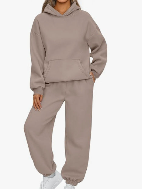 Kvinders afslappede hoodie jumpsuit lavet af kvalitets sweat materiale med praktiske lommer Skovae