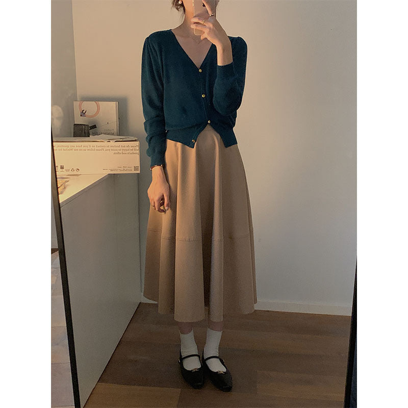 Dame elegant strikket cardigan med V-udskæring og elegante knapdetaljer Stilla