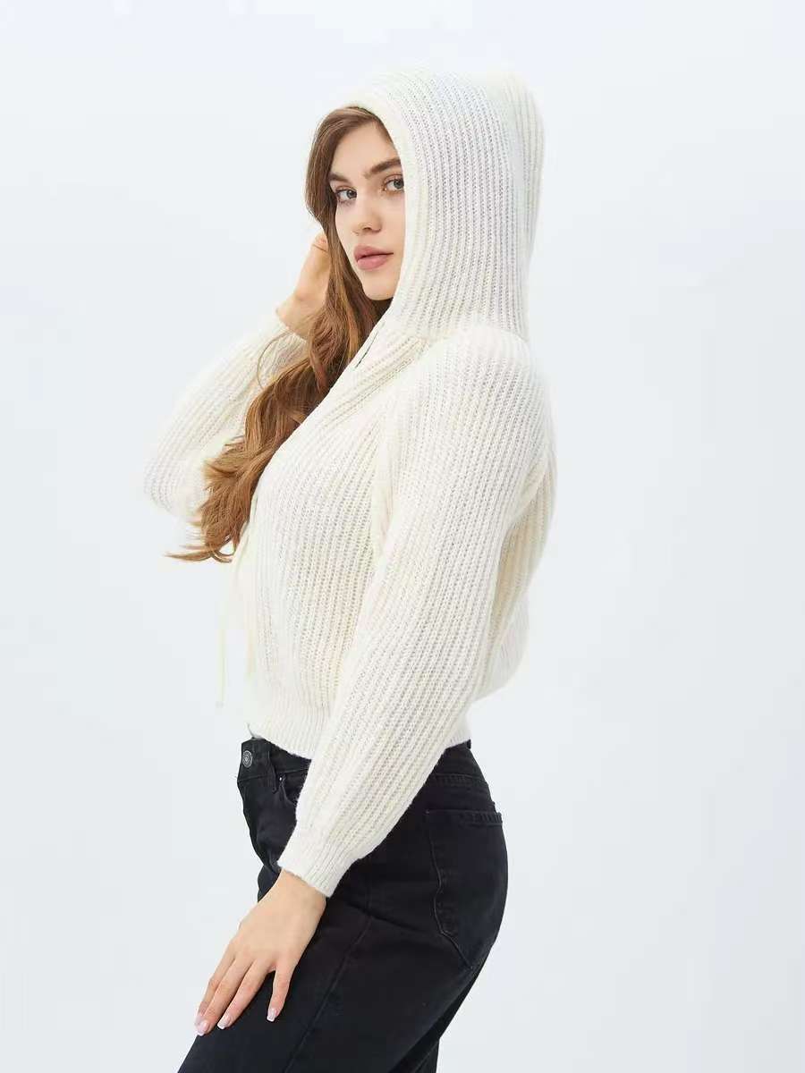 Women's Cropped Hoodie lavet af blødt ribbede strikmateriale med praktiske snore Stilla