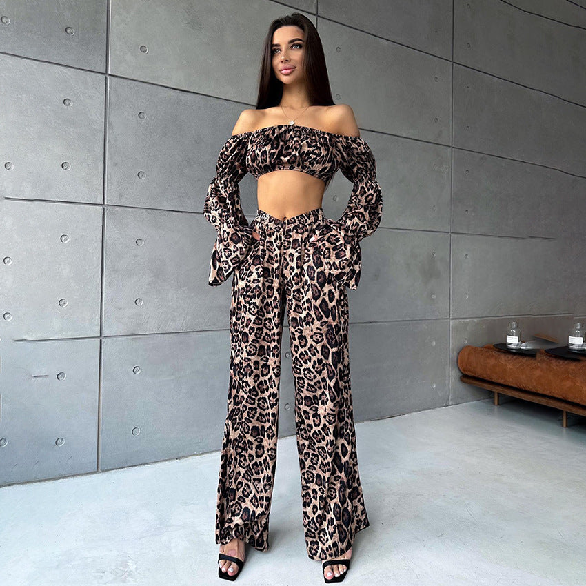 Dame cropped top og brede bukser i dyreprint Stilla