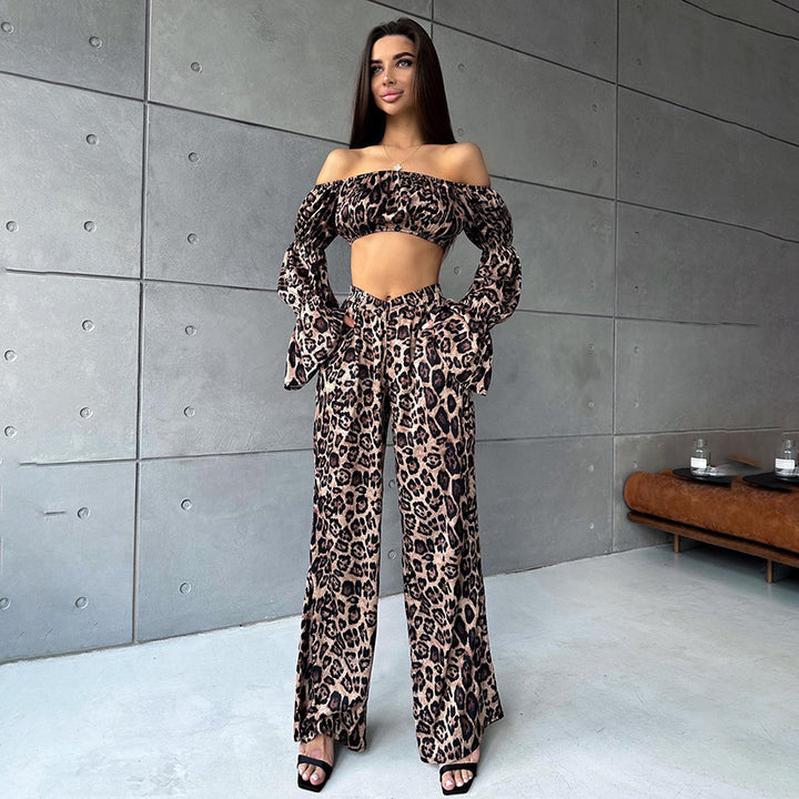 Dame cropped top og brede bukser i dyreprint Stilla