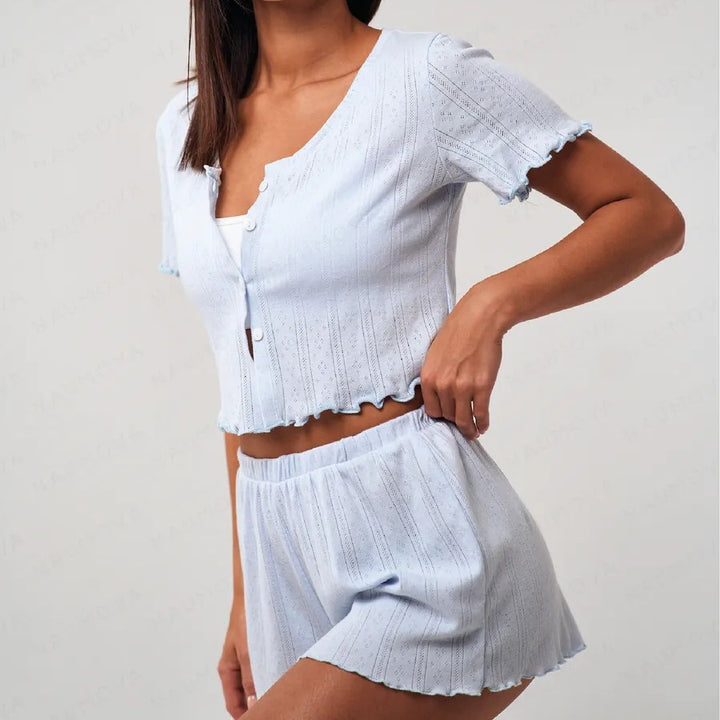 Dame fritids-pyjamasæt med sarte ruffles detaljer og knapliste Stilla