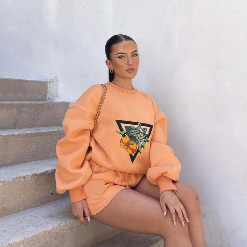 Kvindernes afslappede sweatshirt og shorts sæt med iøjnefaldende applikation Skovae