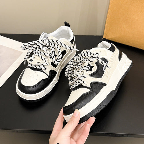 Dame sneakers i urbane stil med innovativ snøret teknologi og åndbar overfladestruktur Stilla