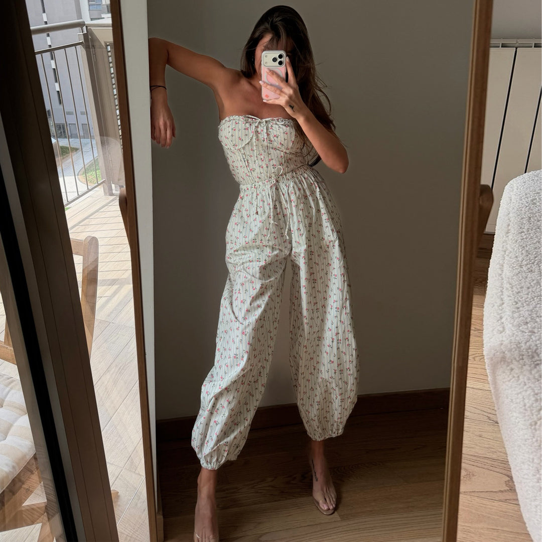 Dame jumpsuit med legende blomsterprint og elastisk taljebånd Skovae