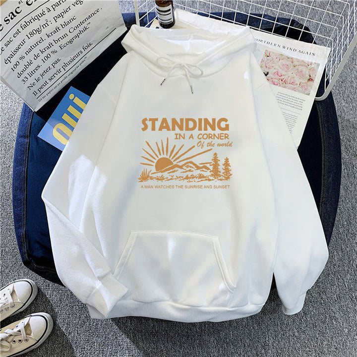 Kvinders hoodie med inspirerende landskabsdesign Skovae