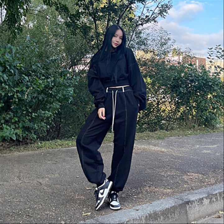 Kvindernes sporty loungewear sæt med afslappet hoodie og komfortable bukser Stilla