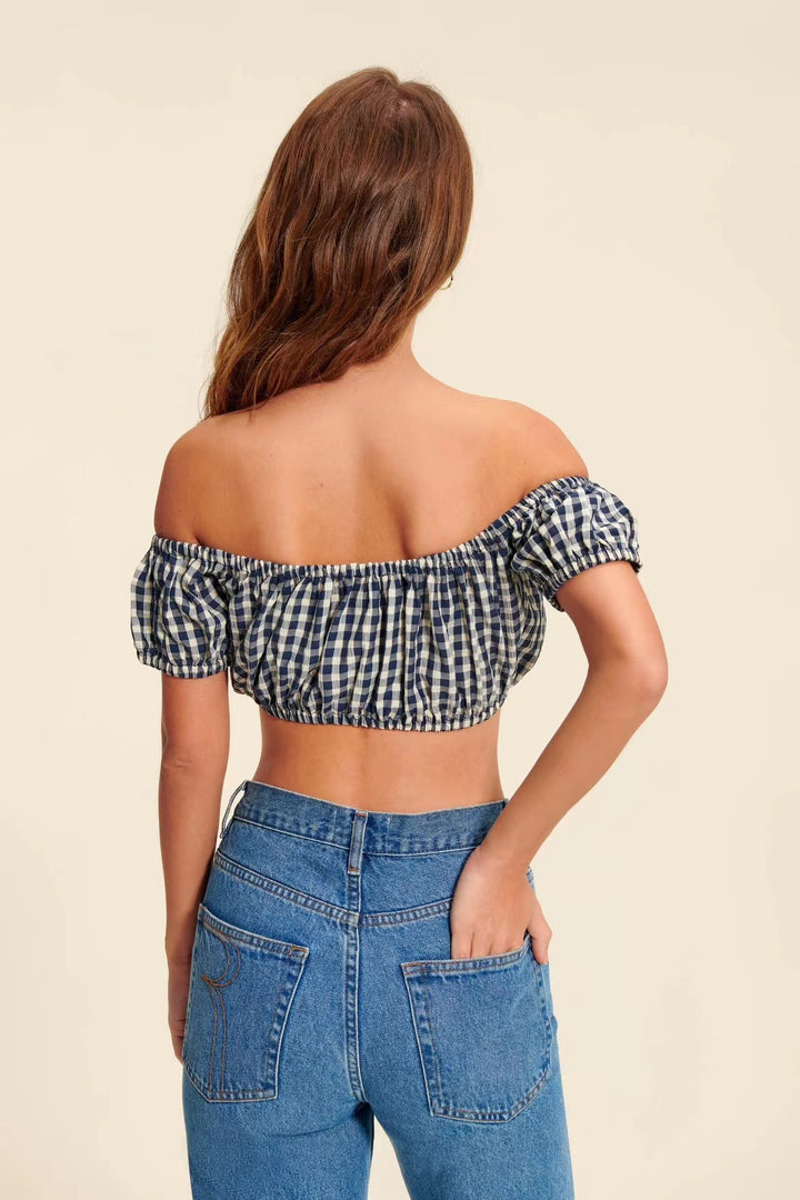 Dame Off-Shoulder Crop-Top med ternet design og flæsedetaljer Stilla