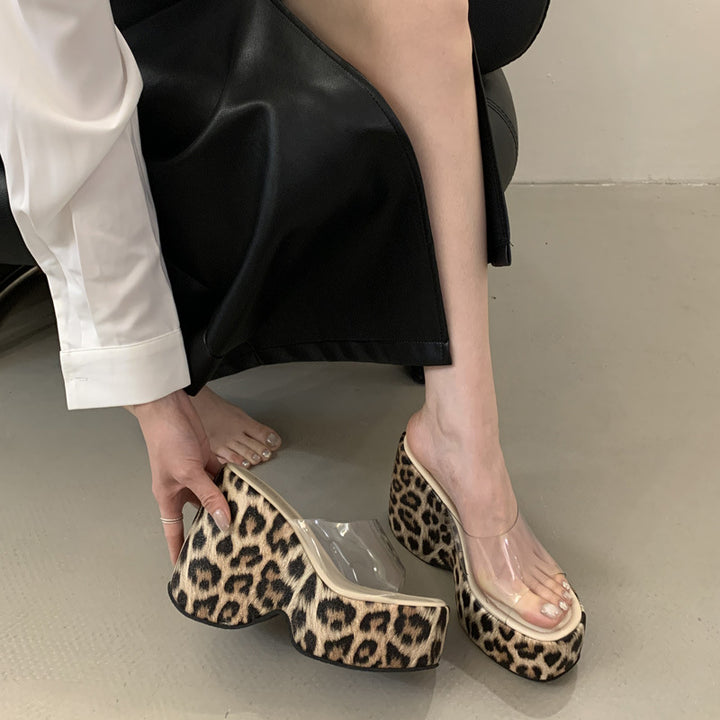 Dame Plateau-sandaler med transparente remme og spændende leopardmønster Stilla