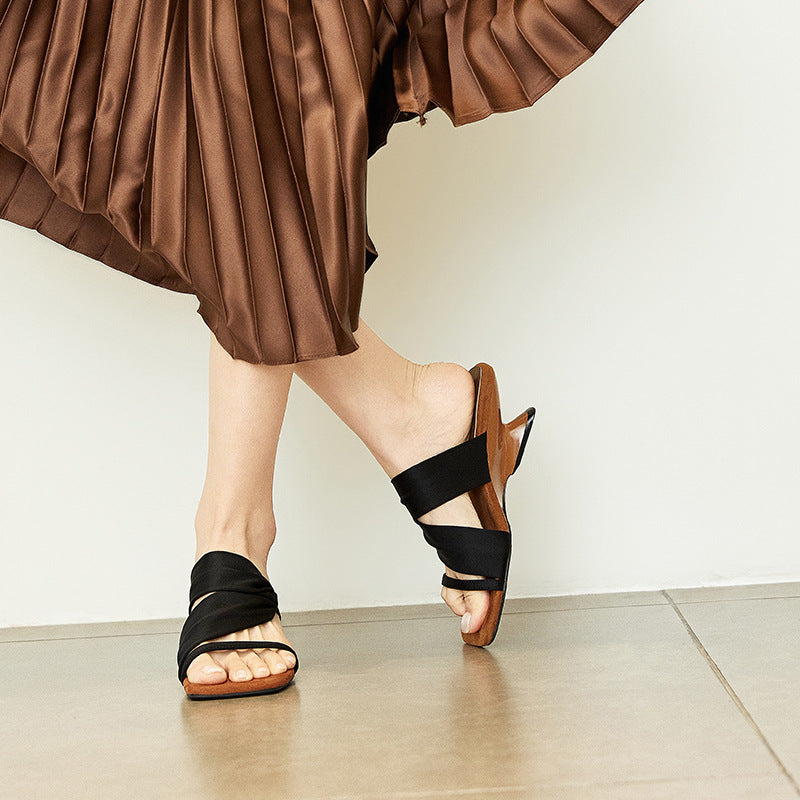 Damer Sleek Cross-Strap Slide Sandaler Stilla