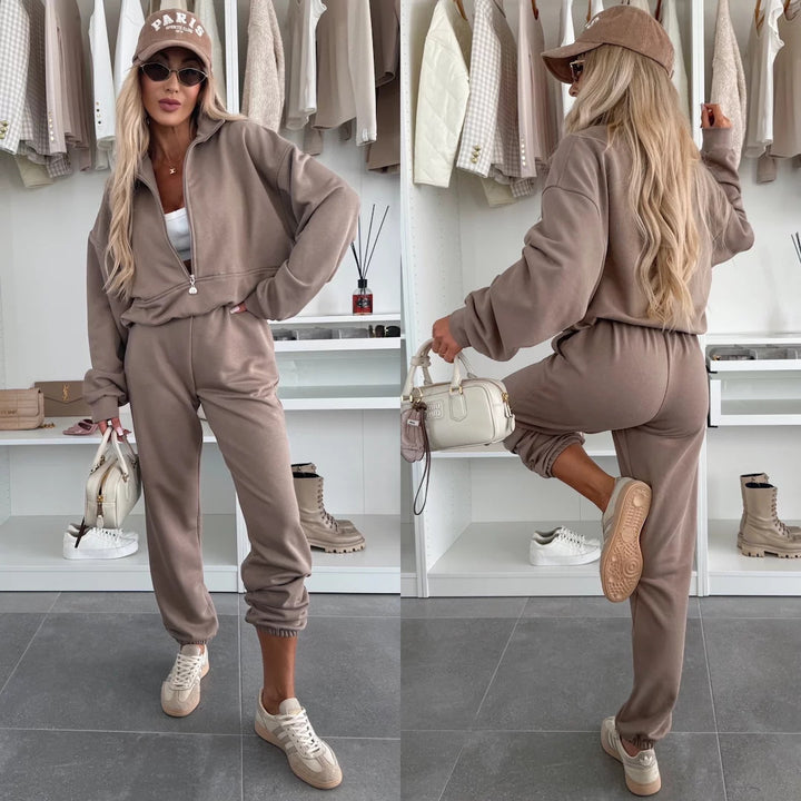 Kvinders trendy sweat suit med halvlange lynlås og elastisk talje Skovae