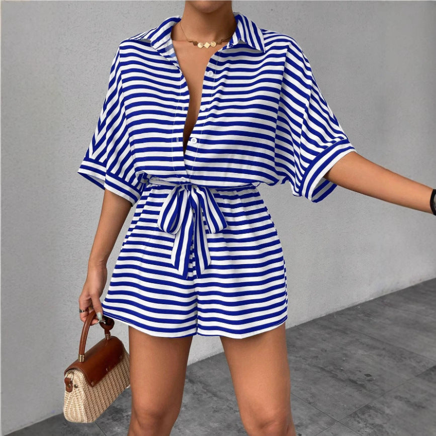 Kvinders korte jumpsuit med stribet design af Stilla