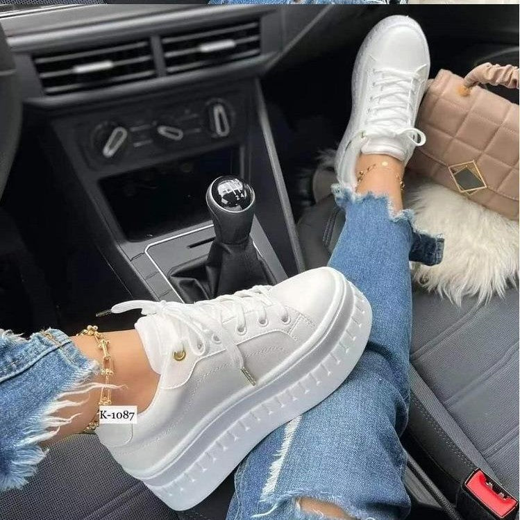 Dame Plateau Sneakers med skinnende detaljer og skridsikker sål Stilla