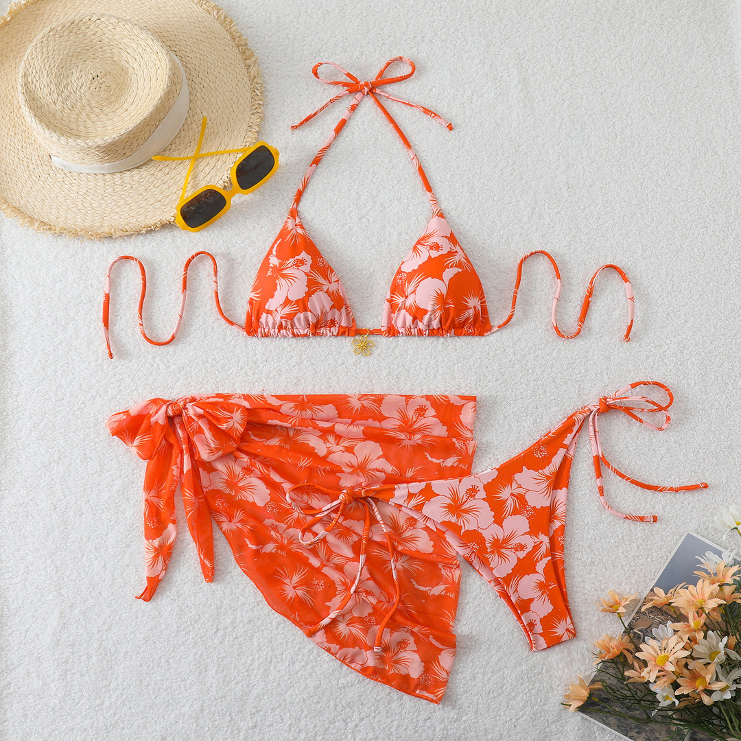 Dame triangle bikini sæt med indpakningsskørt og blomstret design Skovae