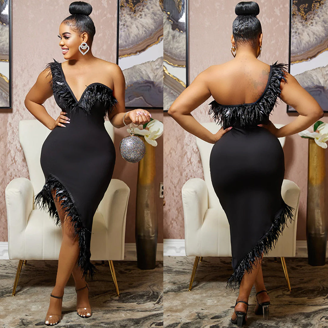 Dame Figurtilpasset Aftenkjole med asymmetrisk snit og elegante fjerdetaljer Stilla