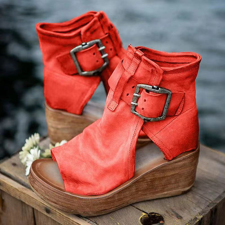 Dame Wedge-sandaler med moderigtig spændeudsmykning og skridsikker sål Stilla