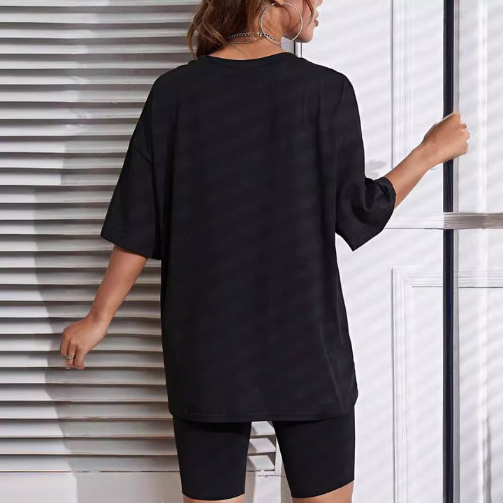 Dame afslappet T-shirt med oversized pasform og kreativt grafikdesign Stilla