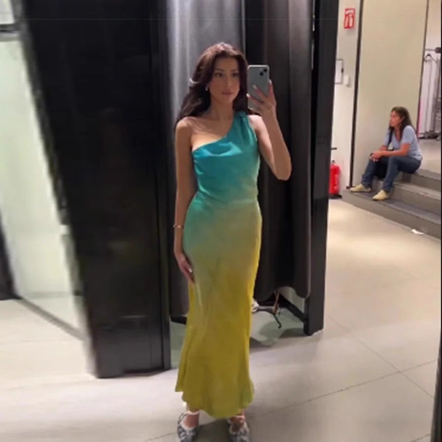 Dame elegante asymmetrisk maxi kjole med blød gradient og komfortabel pasform