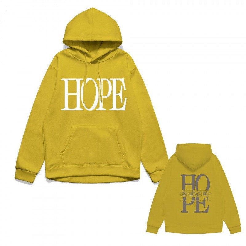 Kvindernes hoodie med iøjnefaldende bogstaver og praktisk designet kængurulomme Skovae